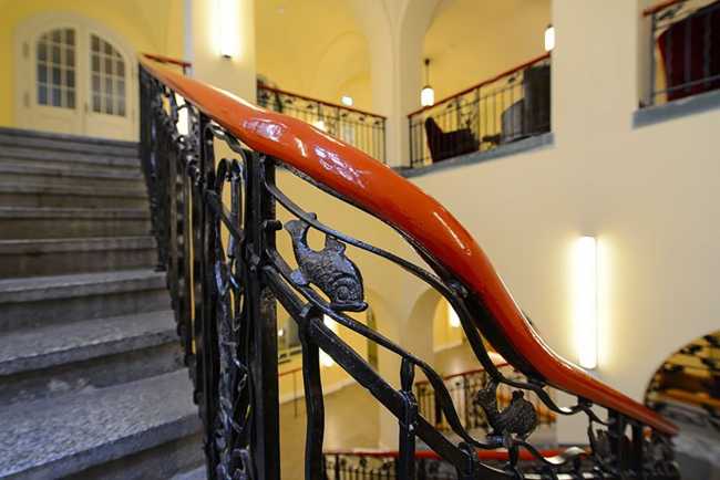 scala in ferro battuto antica hotel berlino