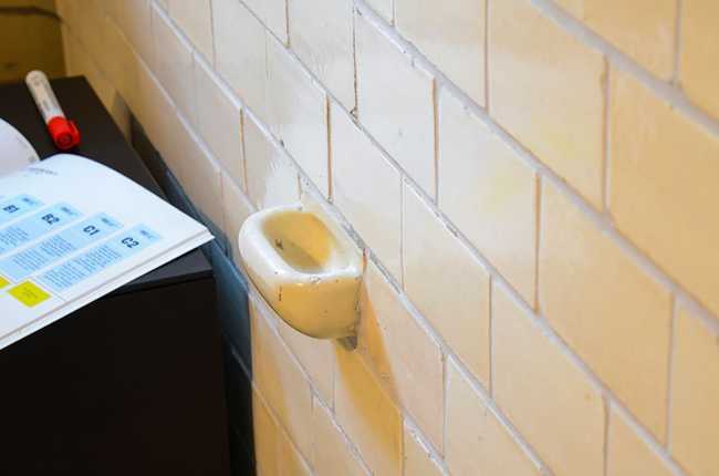 porta sapone incassato antico