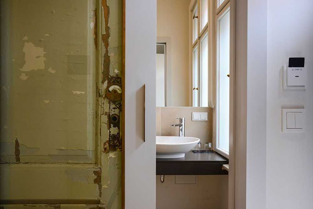 bagno camera hotel ristrutturato