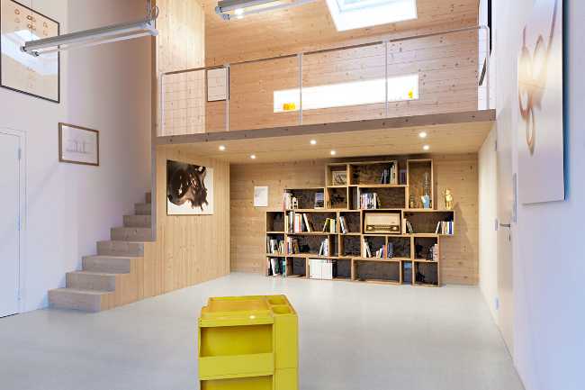 Wooden interior distributed on two levels with bookcase