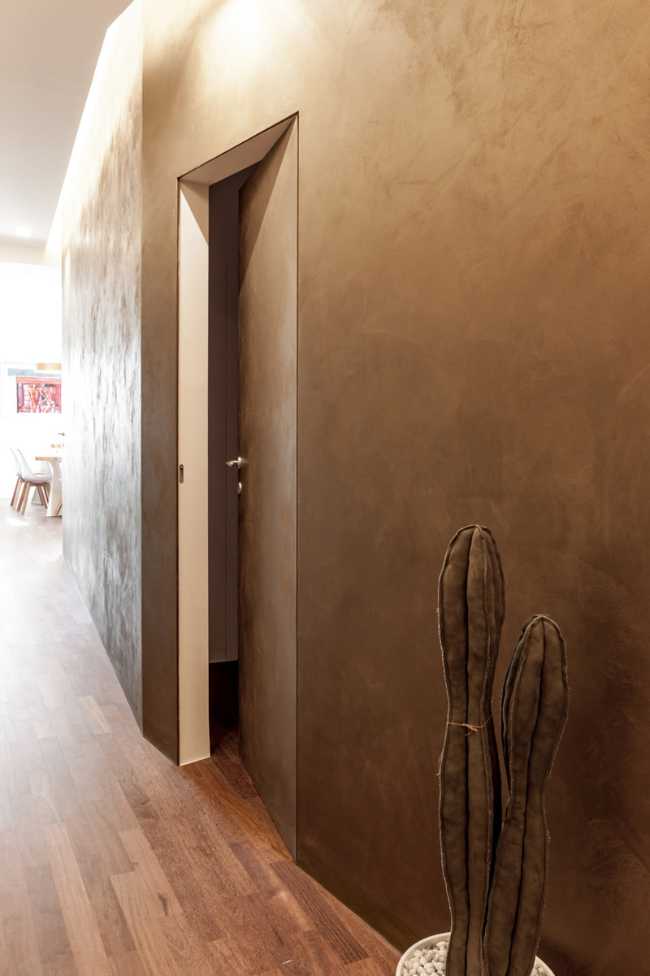 parete con porta scomparsa filomuro