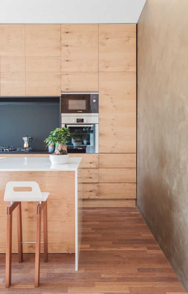 cucina in legno a tutta altezza