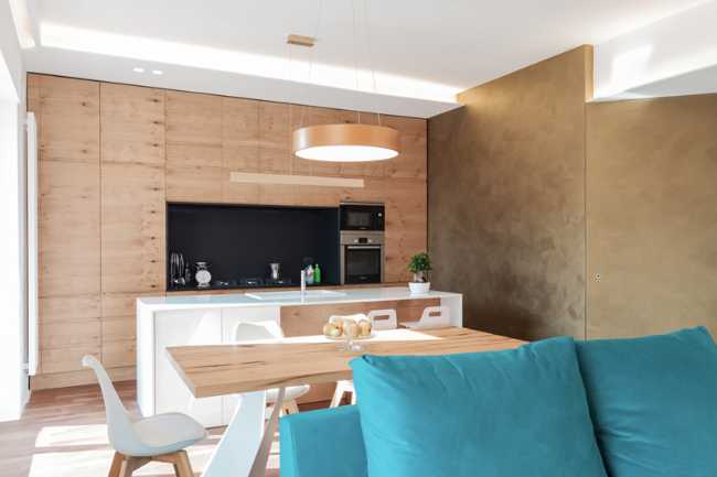 open space arredi legno e bianchi