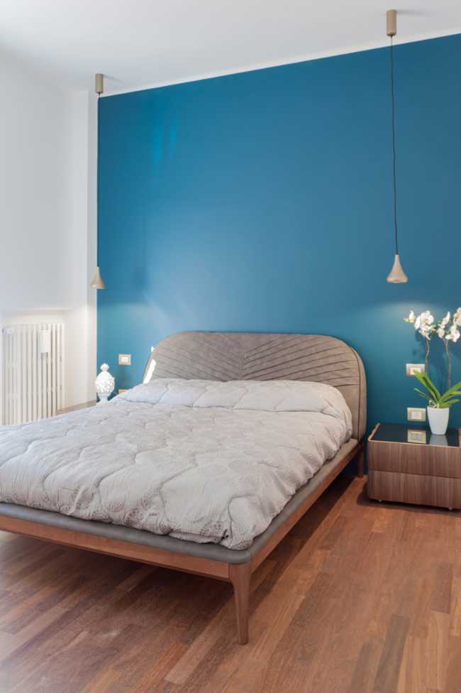 parete colorata camera da letto