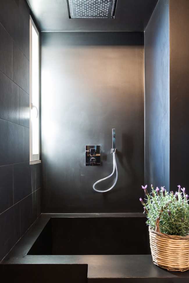 vasca e doccia in opera resina nera