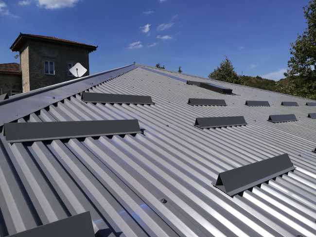 Tetto della scuola primaria riqualificata