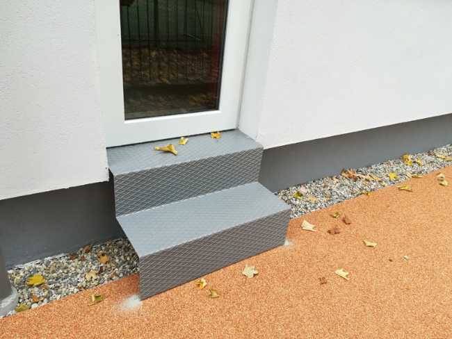 Dettaglio scale esterne scuola primaria