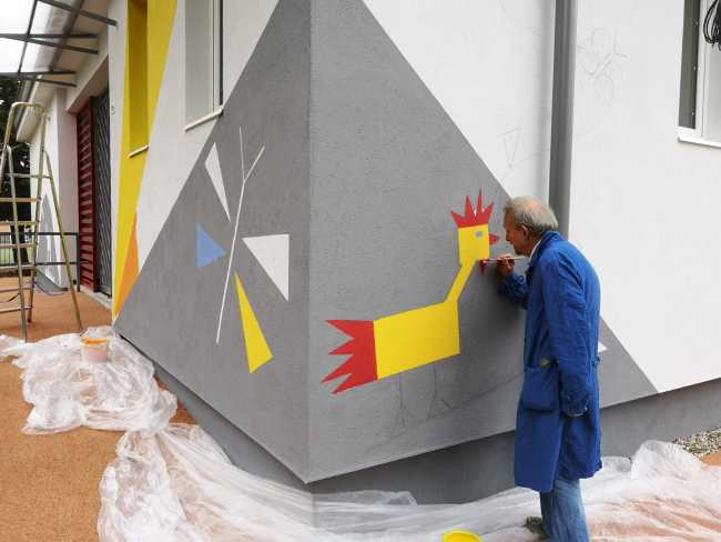 Scuola dalle pareti disegnate