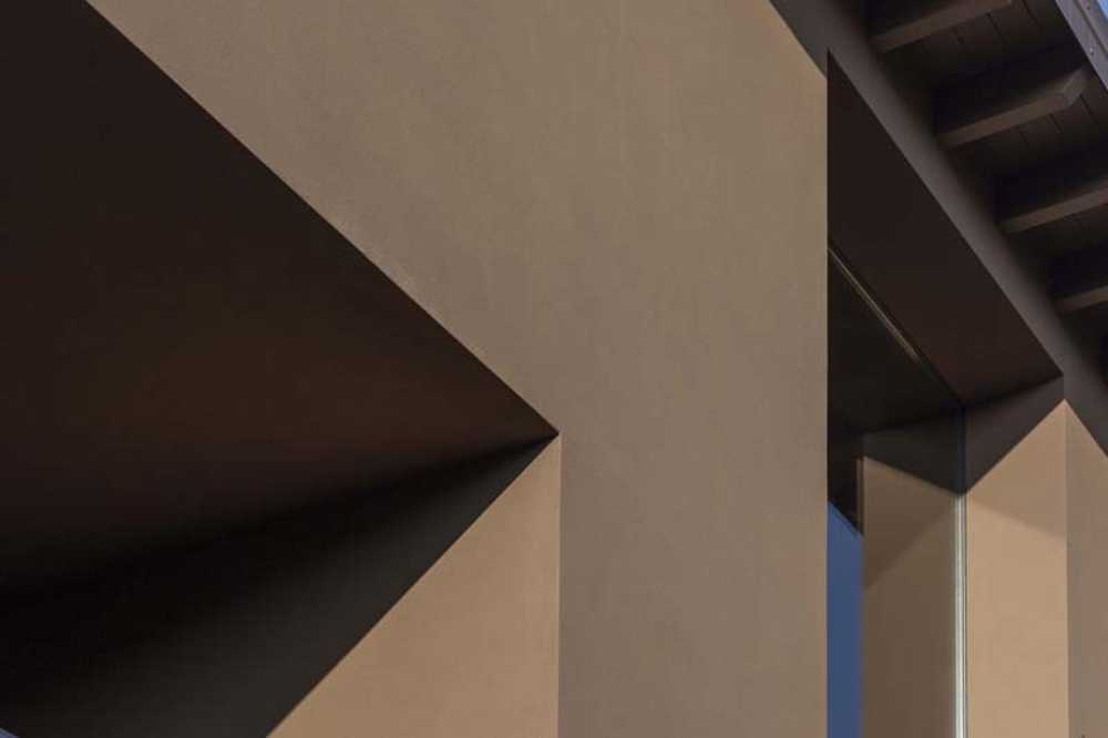 Gli archi e le nuove aperture rettangolari vetrate