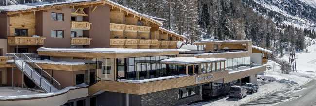 Exterior de un hotel en las montañas