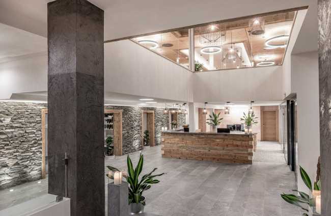 Recepción del hotel a doble altura