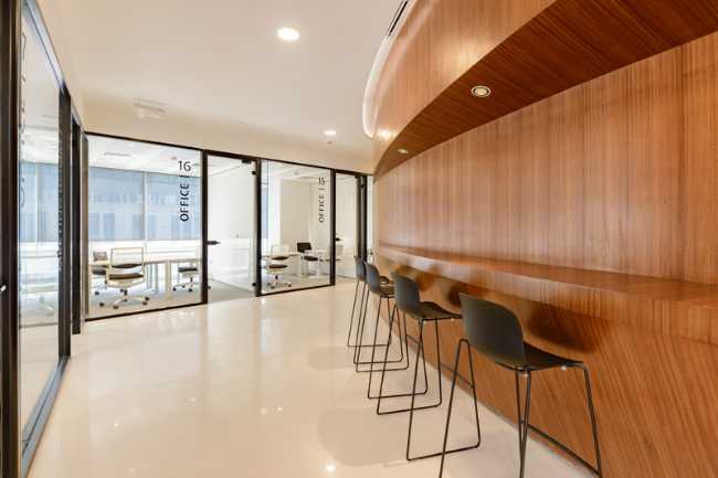 Volume in wood and white interiors for the convention center