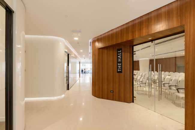 Conference hall in white and wood