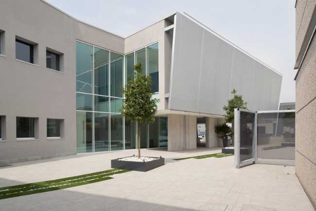 An internal square is created between the buildings