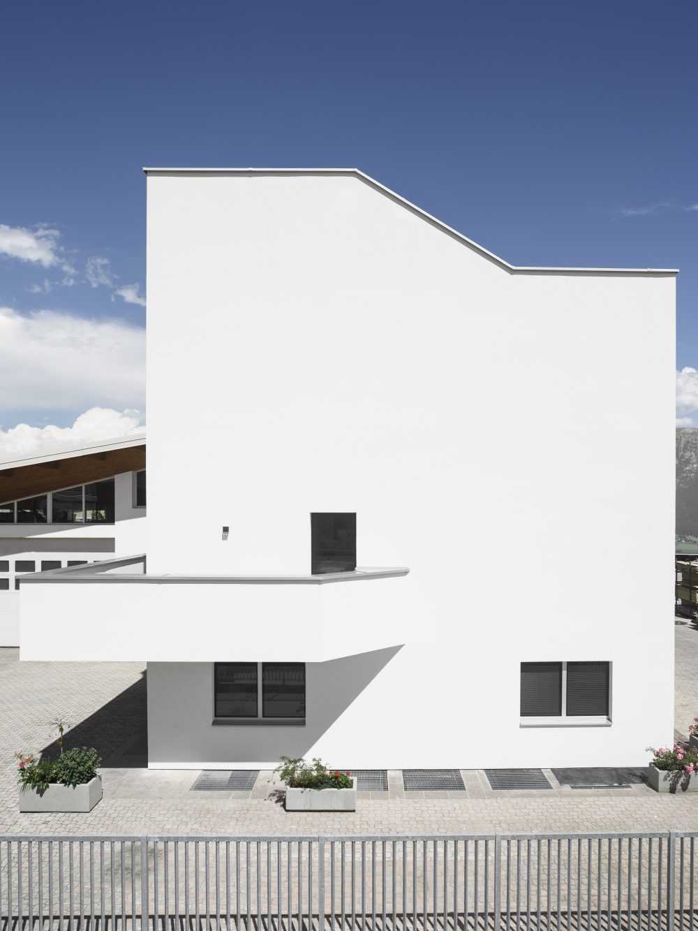 he facade has regular openings