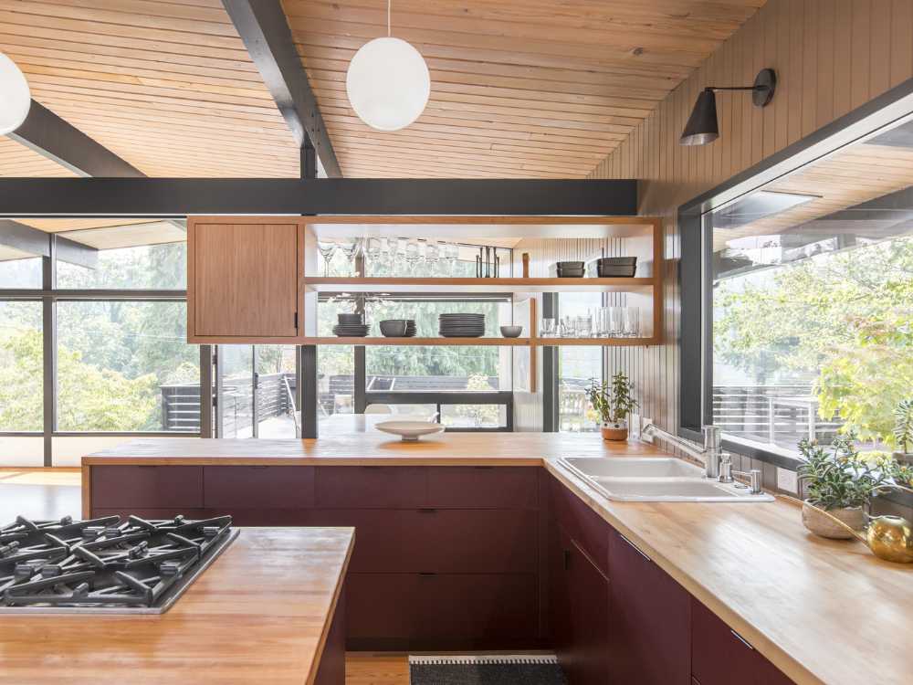 Detail of the wooden kitchen