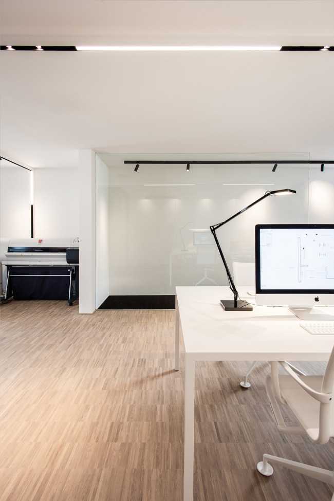 One of the studios with wooden floors and total white furnishings