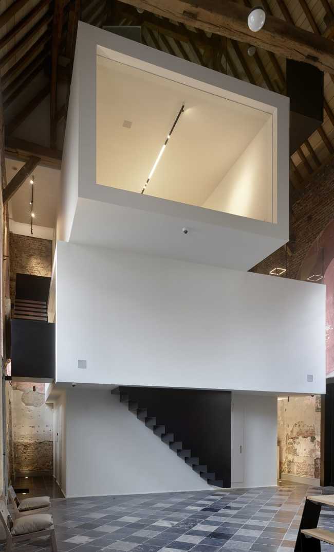 Game of different volumes overlapping for offices