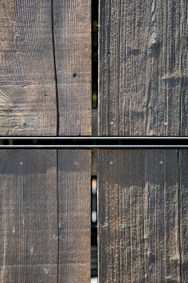 Un detalle de la cubierta de madera recuperada
