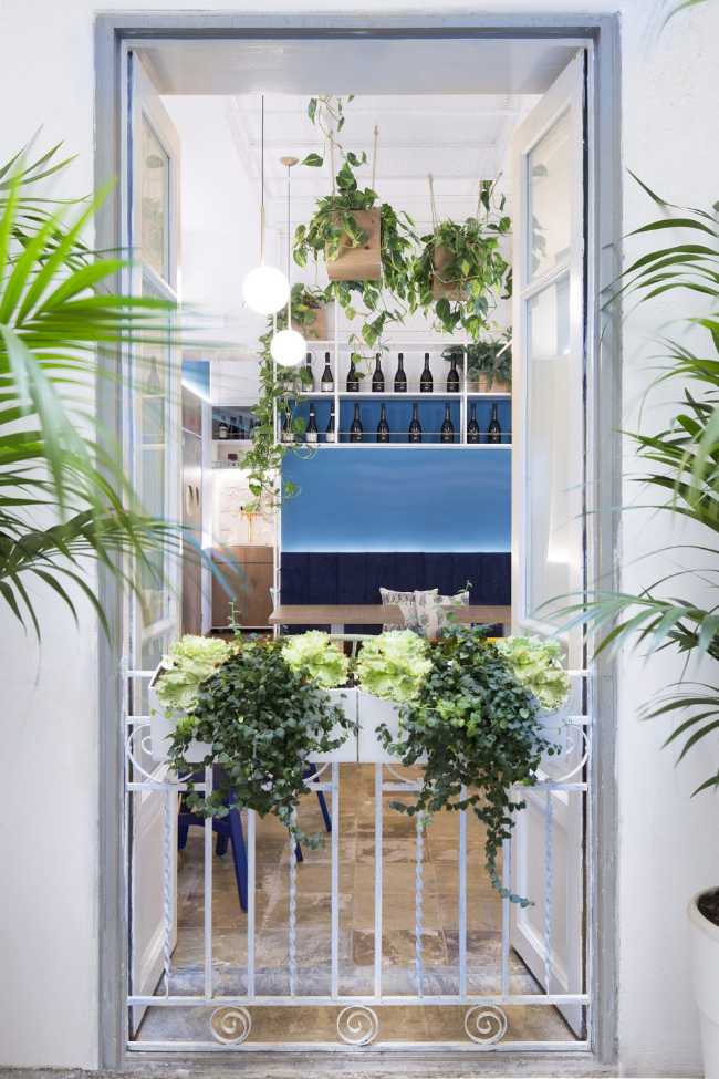 window on the restaurant room