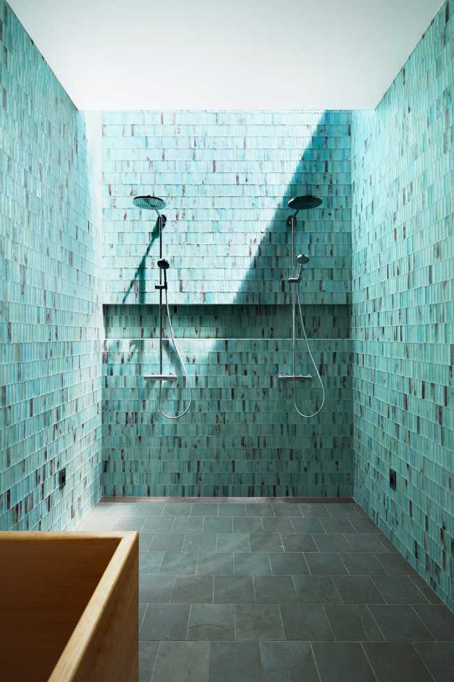 con doble ducha directamente en el piso