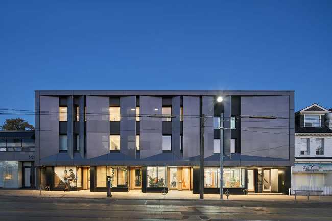 Suite residenziali e negozi nell’edificio Broadview Terraces