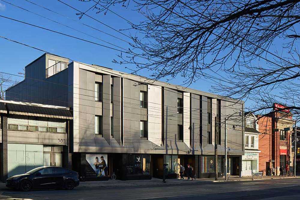 Suites residenciales y tiendas en el edificio Broadview Terraces