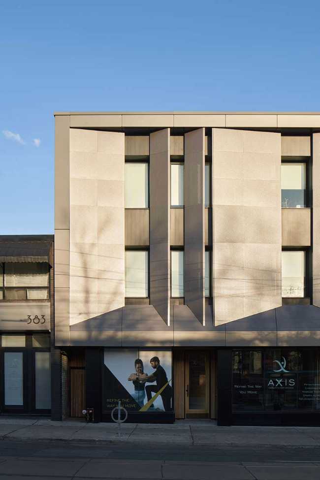 Suites residenciales y tiendas en el edificio Broadview Terraces