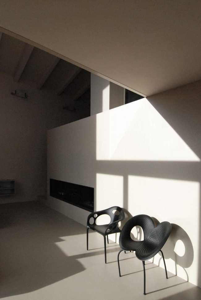 Natural light enters thanks to the new large window created