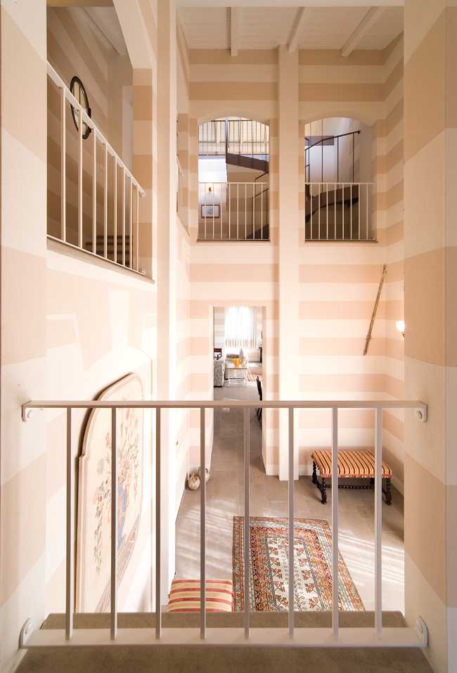 I vari livelli all'ingresso del fienile