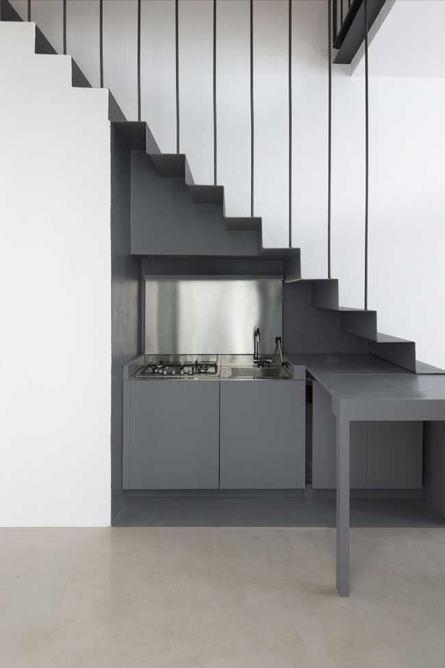 tavolo in metallo a scomparsa