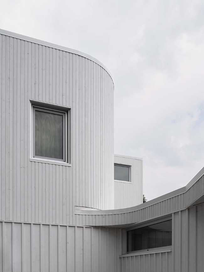 Return to the river, inhabit the time