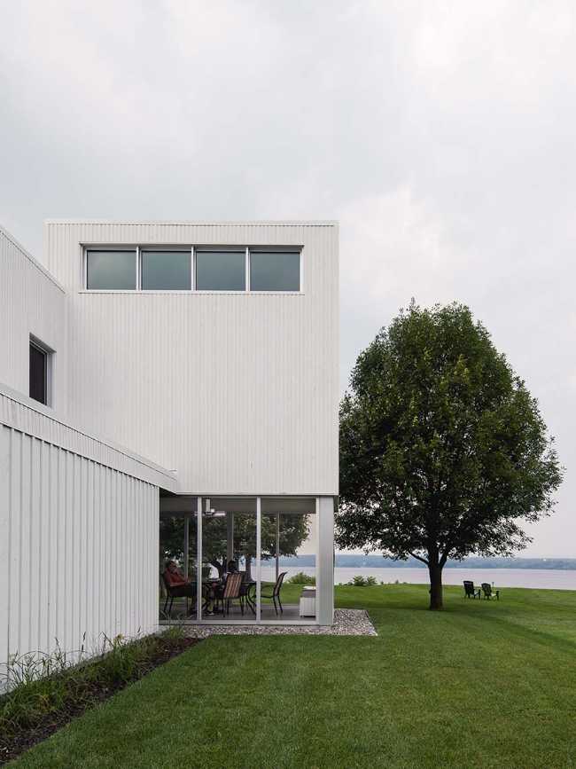 Return to the river, inhabit the time