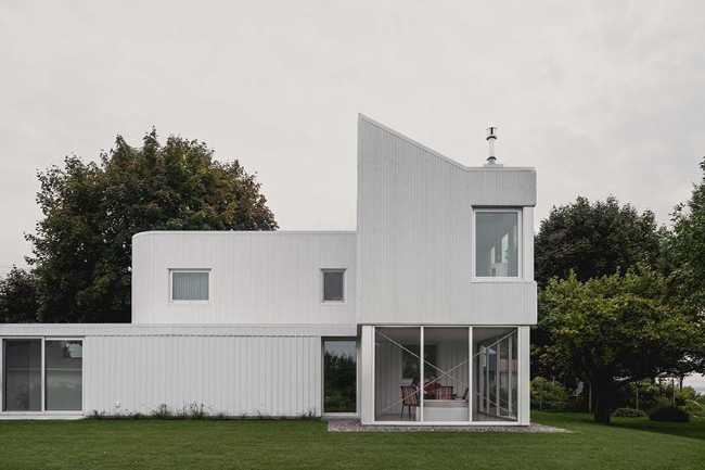 Return to the river, inhabit the time