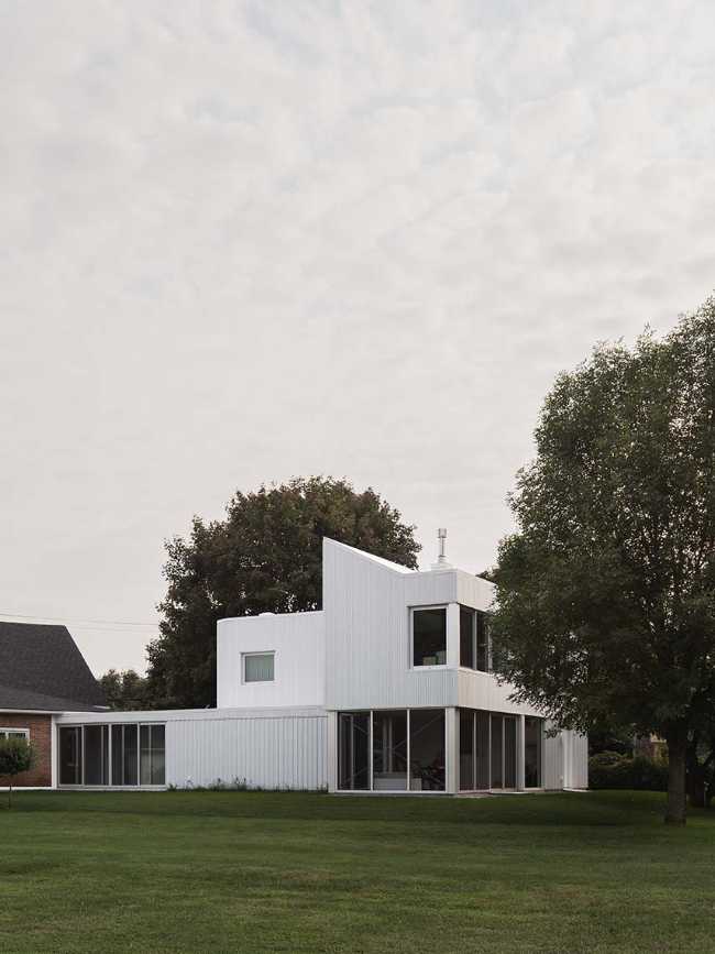 Return to the river, inhabit the time