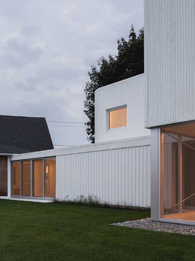 Return to the river, inhabit the time