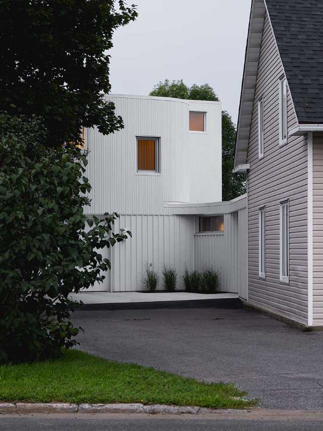 Return to the river, inhabit the time