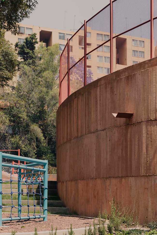 UH INFONAVIT Santa Fe. A park that arises from the slope