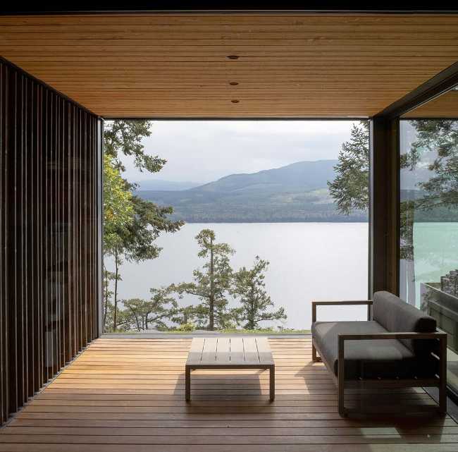 Discovery Bay House. Rhythm, grid, and landscape.