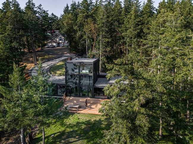 Casa de Discovery Bay. Ritmo, cuadrícula y paisaje.