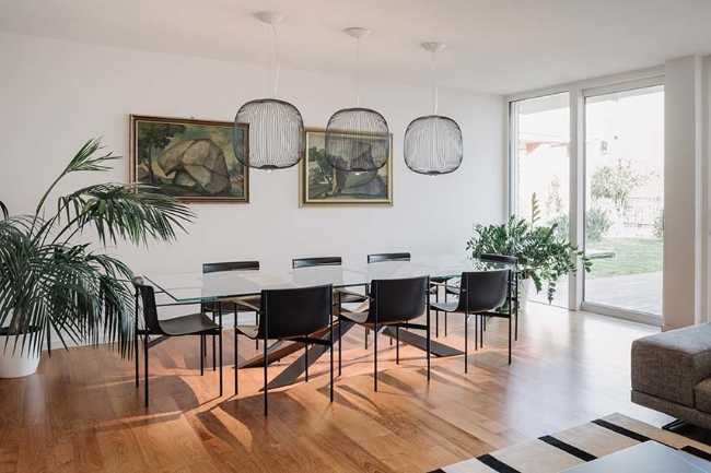 Introverted House: quiet and bright urban refuge