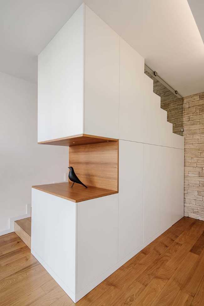 Introverted House: quiet and bright urban refuge