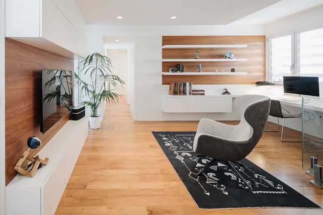 Introverted House: quiet and bright urban refuge