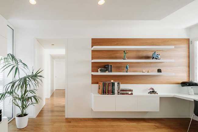 Introverted House: quiet and bright urban refuge