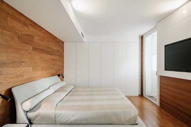 Introverted House: quiet and bright urban refuge