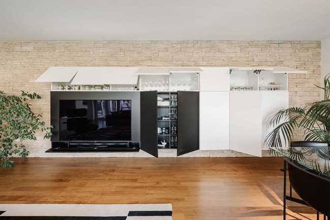 Introverted House: quiet and bright urban refuge