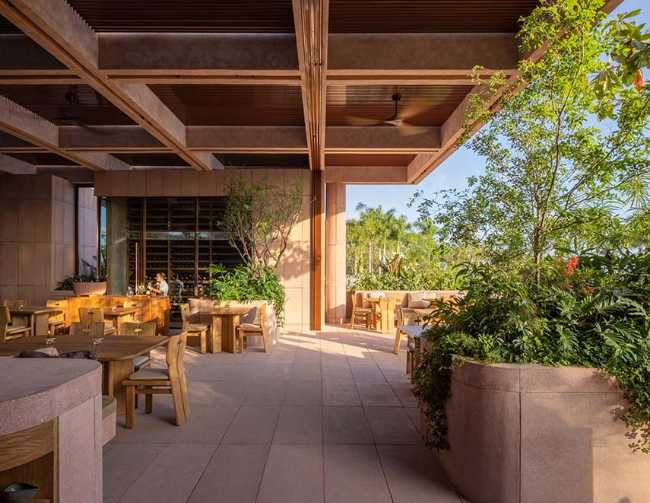 Rubra: espacio, luz y materia construyen una narrativa íntima e inmersiva.