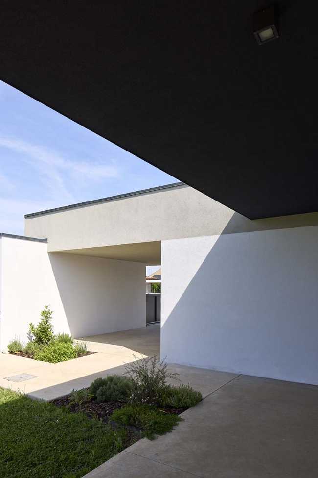 House GG. Shelter of light and measure