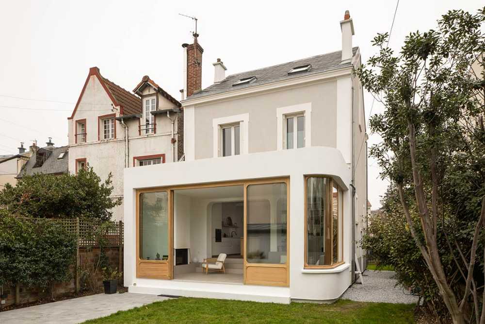 A Parisian house that opens up to the garden