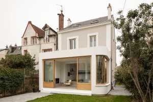 Una casa parisina que se abre al jardín.